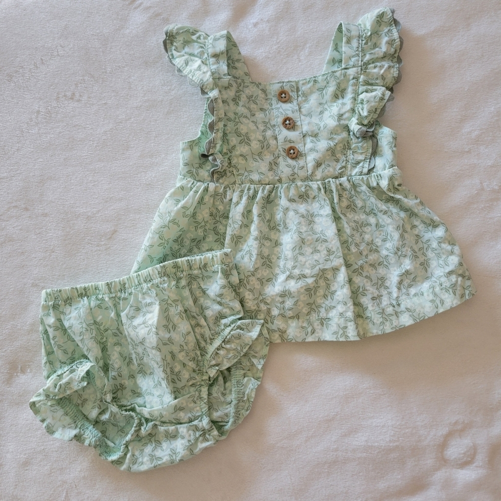 Newborn girls light green Carter's dress with bottoms